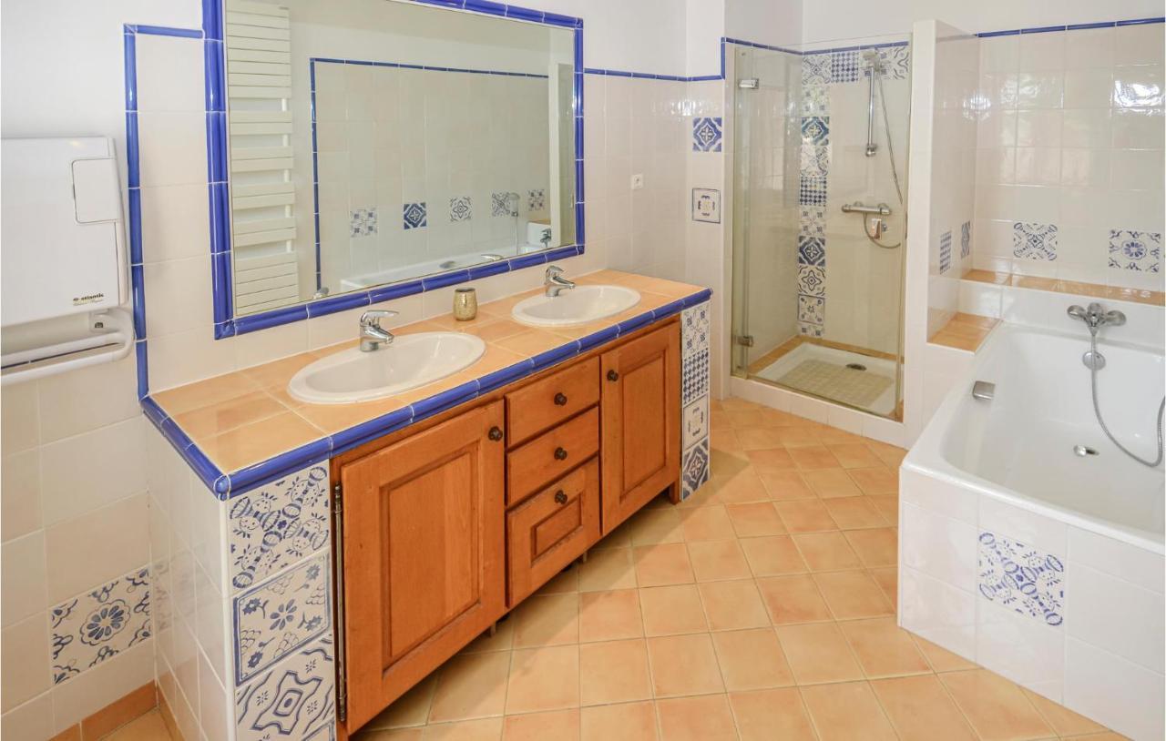 3 Bedroom Awesome Home In Chateuneuf De Gadagne Châteauneuf-de-Gadagne Екстериор снимка
