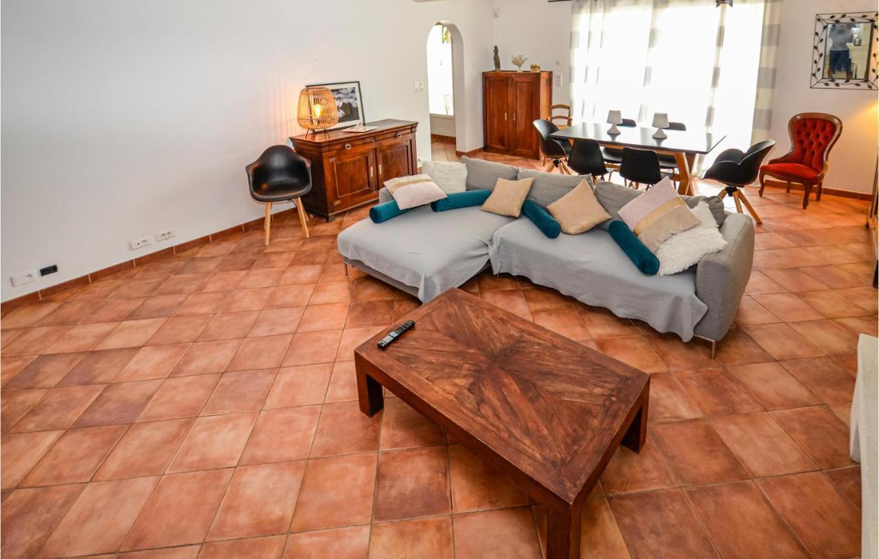 3 Bedroom Awesome Home In Chateuneuf De Gadagne Châteauneuf-de-Gadagne Екстериор снимка