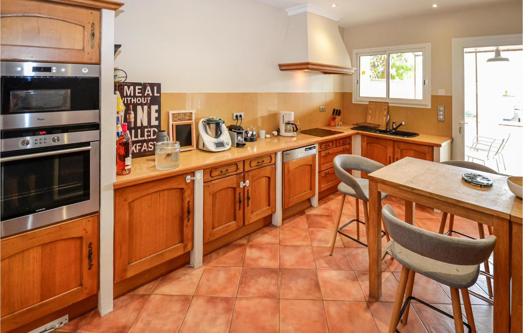 3 Bedroom Awesome Home In Chateuneuf De Gadagne Châteauneuf-de-Gadagne Екстериор снимка