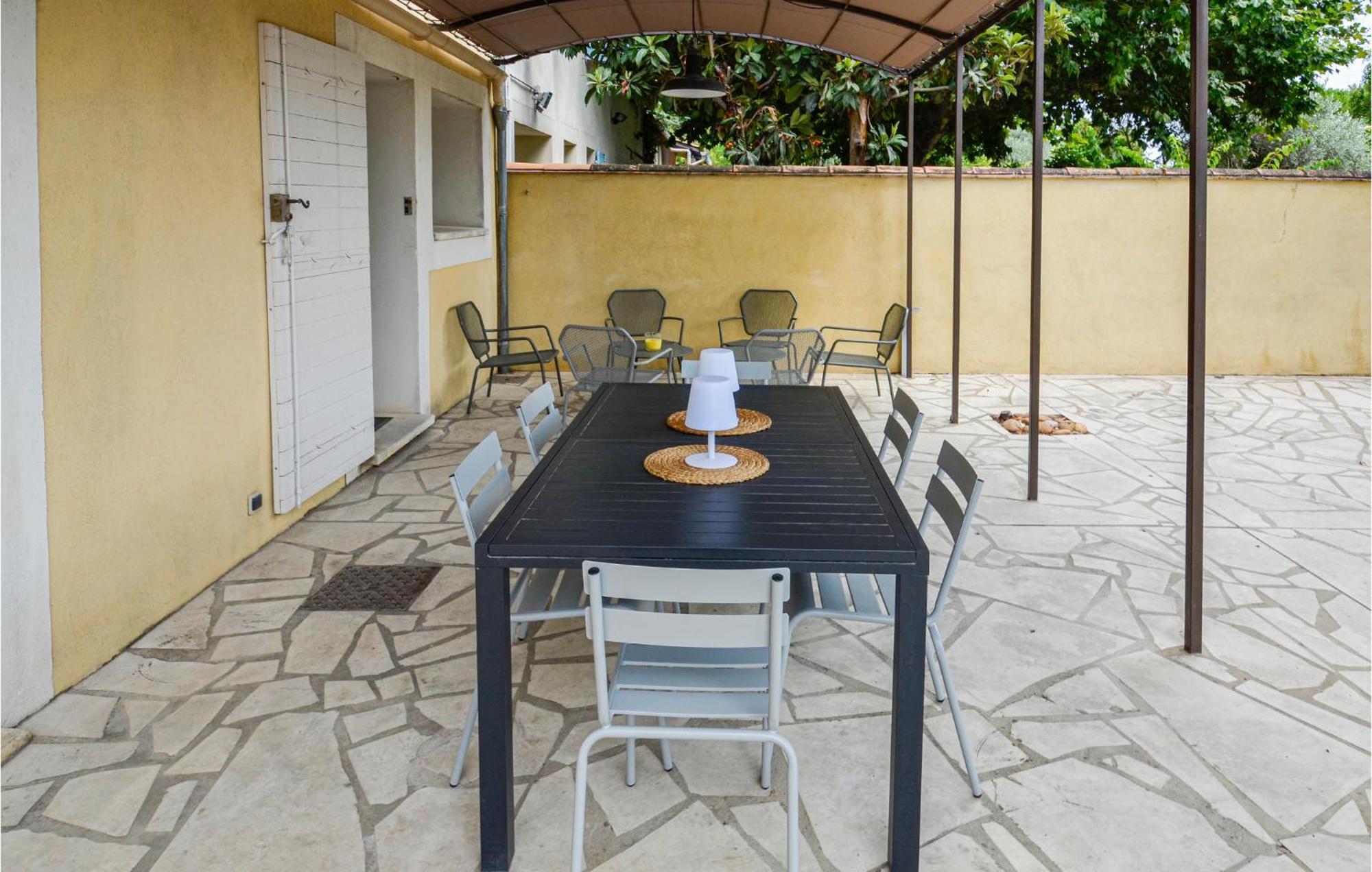 3 Bedroom Awesome Home In Chateuneuf De Gadagne Châteauneuf-de-Gadagne Екстериор снимка