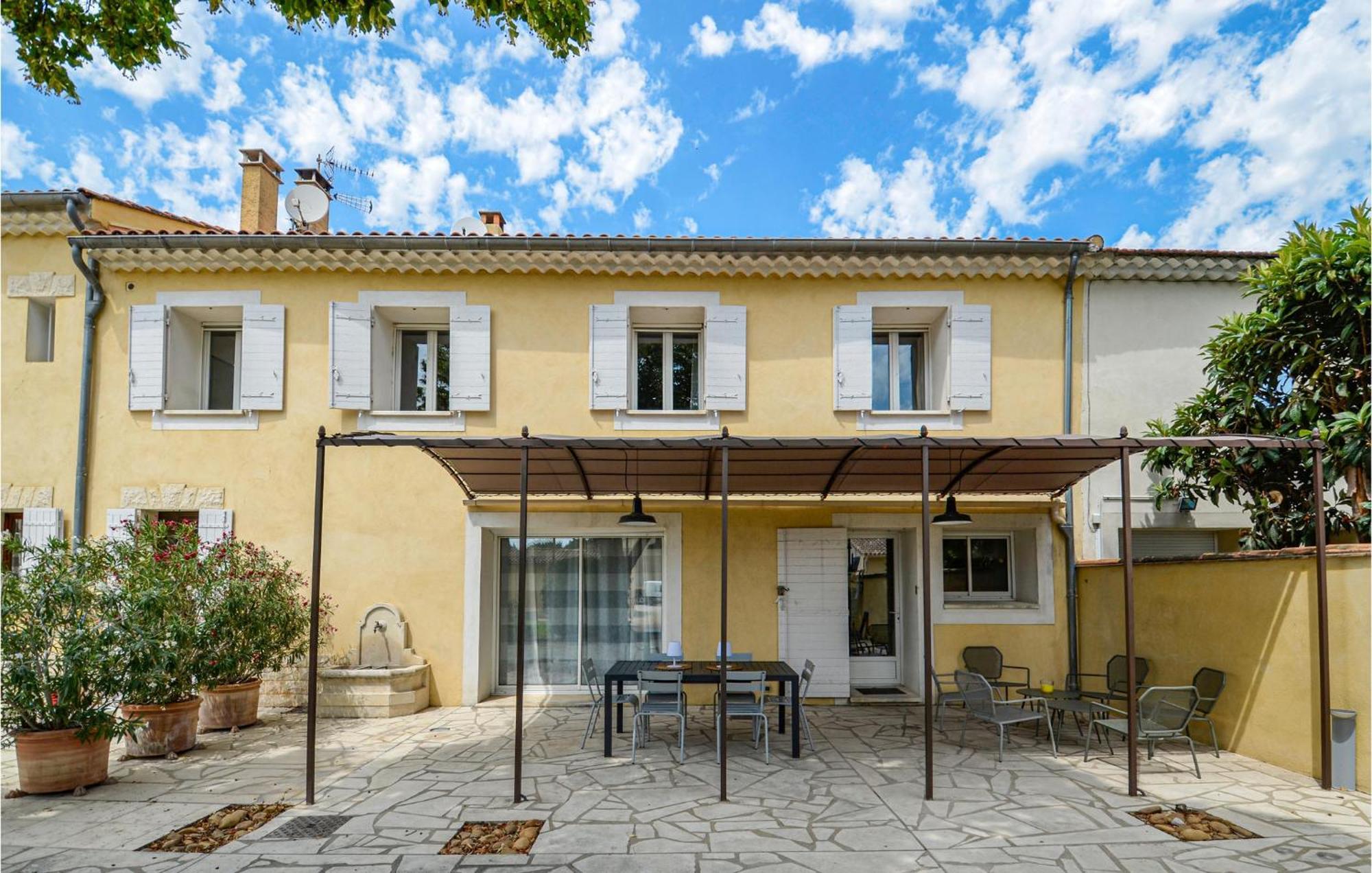 3 Bedroom Awesome Home In Chateuneuf De Gadagne Châteauneuf-de-Gadagne Екстериор снимка